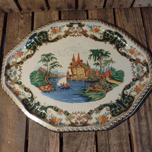 Colorful Daher Asian Scene Metal Serving Tray – Vintage Decorated Ware – 17.5” x 14” Ornate Wall or Table Display