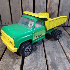 Vintage Tonka Dump Truck • Classic Green & Yellow Toy Truck • Retro Metal Collectible Toy • Rustic Farmhouse Shelf Décor