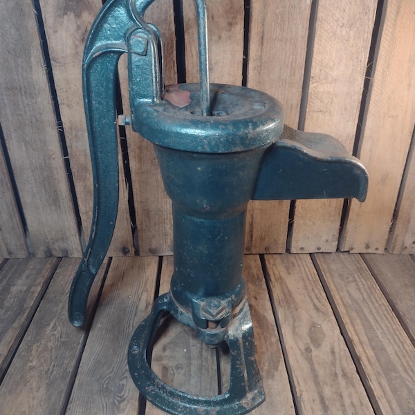 Antique Cast Iron Hand Water Pump No.2 – Farmhouse Decor Well Pump (18.5x14x8.5)