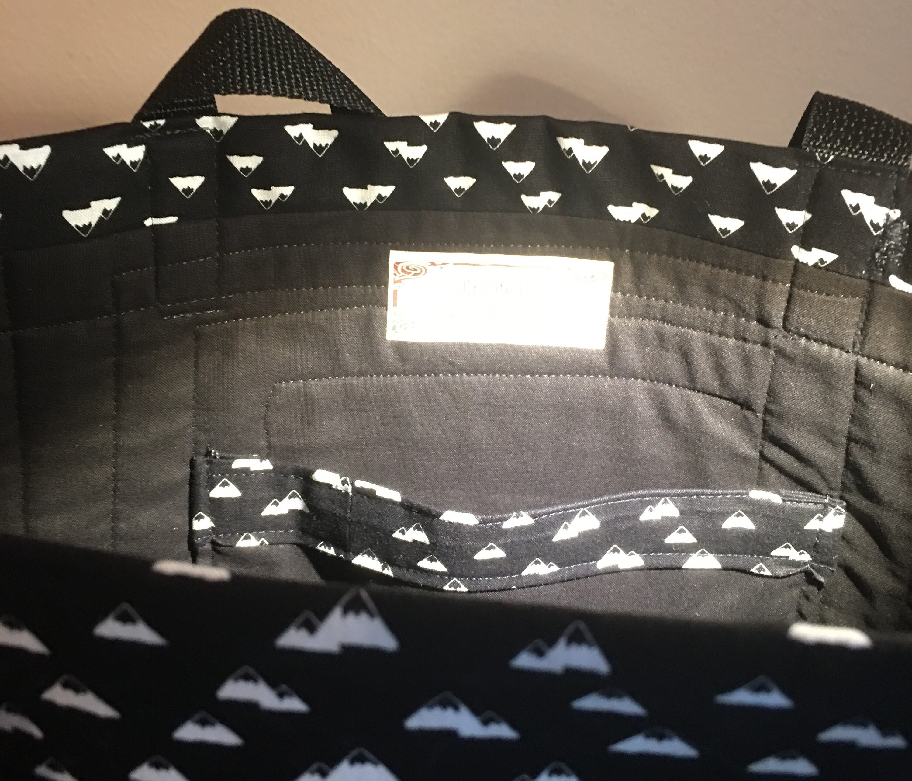 QUILTED Grab and Go Bag, National Park MINI POSTER Theme, Black