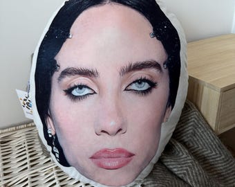 Billie Eilish Pirate Baird O'Connell 45cm 5433