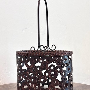 Vintage Rustic Decorative Metal Basket Unique Design Interconnected Brown Rings