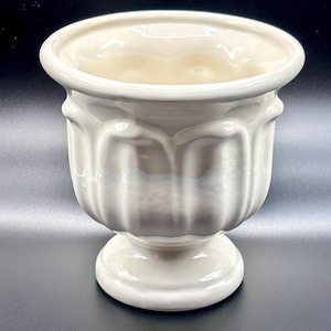 Vintage MCM Haeger USA #150 Pedestal Pottery Planter Petal Paneled Cream 5.25"