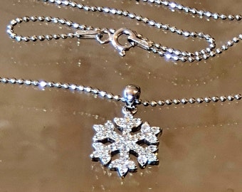 Silver snowflake necklace, Snowflake necklace, Sparkling snowflake, Dainty necklace, Snowflake charm, Christmas gift, 925 silver snowflake