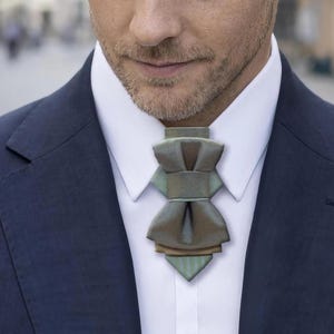 Pajarita verde: elegante diseño de abedul, elaborada en Lituania, elegante corbata de novio.