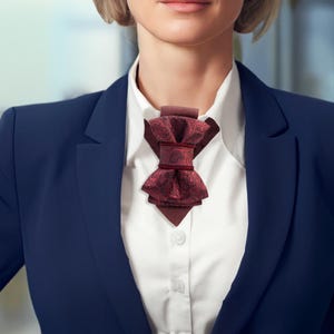 Luxus rote vertikale Fliege handgemachte Frauen Statement Accessoire, elegante doppelseitige Trichter Krawatte, Roséwein Farbe Krawatte für sie