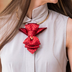Elegante Rote Damen Fliege - Polka Dot Krawatte, Stilvolle Krawatte für Sie, einzigartiges Geschenk für Frauen, handgemachtes feminines Accessoire