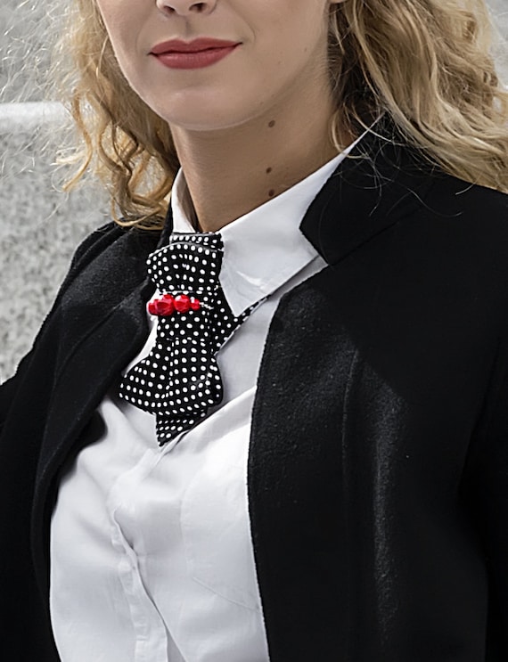 spotted knitted tie