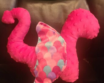 Giocattolo drago bambina / Drago scintillante / Drago farcito / Giocattolo rosa / Asilo nido fantasy / Camera per bambini / Regalo unico per la doccia per bambini / Peluche drago