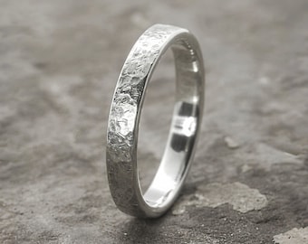 Bague martelée en argent sterling 925. Bague en argent avec finition martelée de 3 mm. fait main en Italie