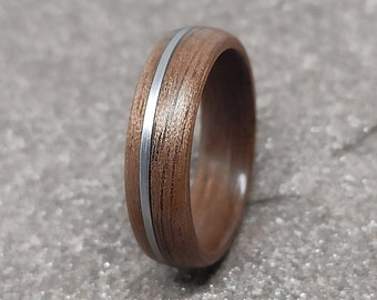 Bague en bois courbé noyer avec incrustation en acier inoxydable, anneau en bois écologique, alliance en bois, incrustation décentrée