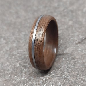 Walnut bentwood ring with off-centre Steel inlay, wooden wedding band for him imagem 1