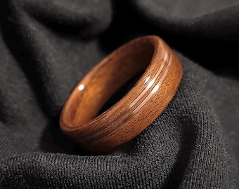 Ring van palissander met 2 koperen inlegsels, handgemaakte trouwring van gebogen hout