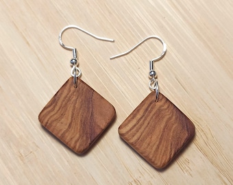 Boucles d'oreilles en bois d'olivier. Fil d’oreille argenté, boucles d’oreilles en bois faites à la main, bijoux naturels, boucles d’oreilles pendantes, pendentif carré