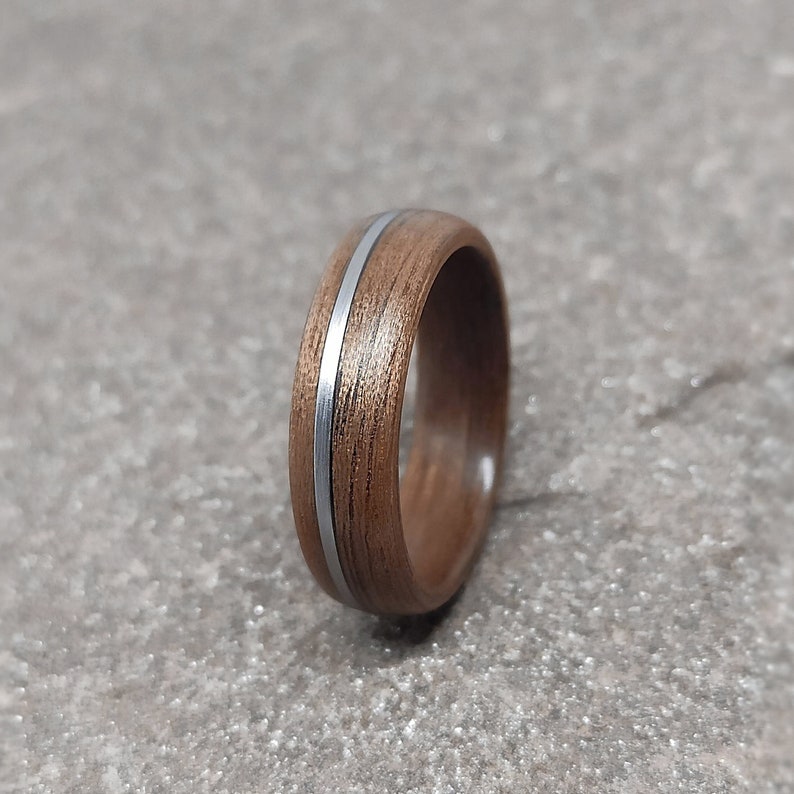 Walnut bentwood ring with off-centre Steel inlay, wooden wedding band for him imagem 1