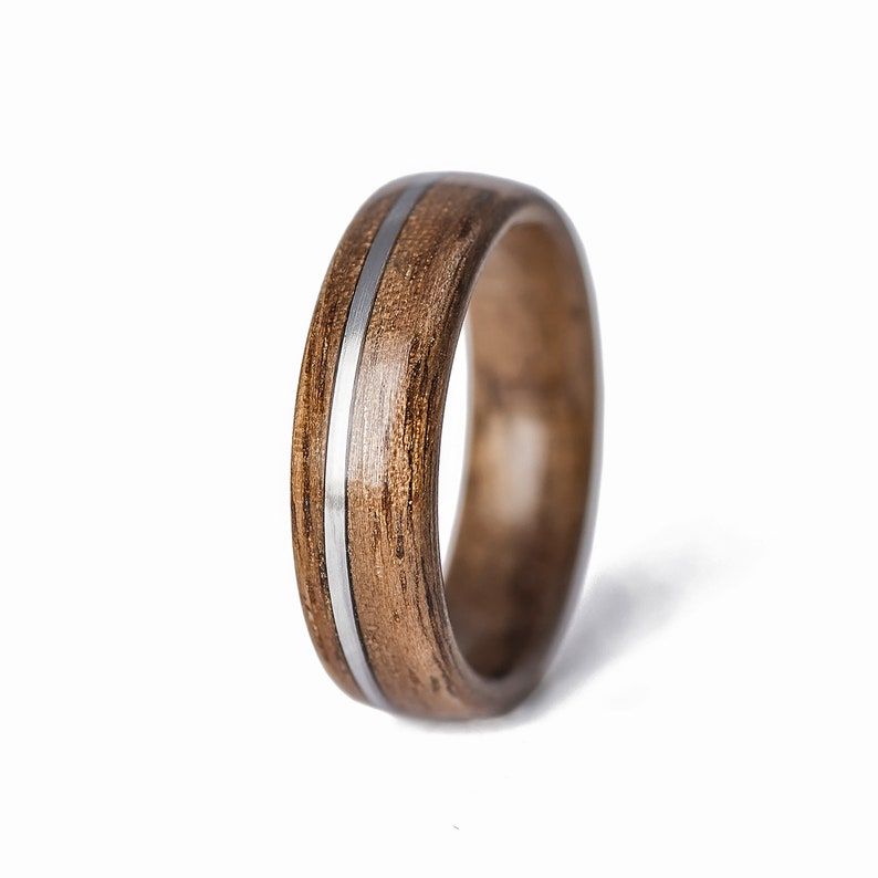Walnut bentwood ring with off-centre Steel inlay, wooden wedding band for him imagem 2