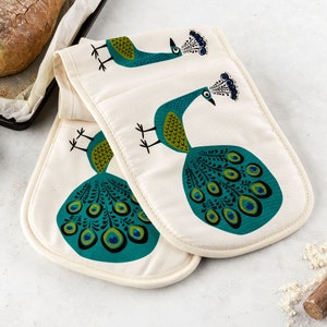 Peacock Kitchen Oven Gloves, Vintage peacock Design Oven Gloves. Printed in UK, unbleached cotton, retro Peacock screen printed Oven Gloves