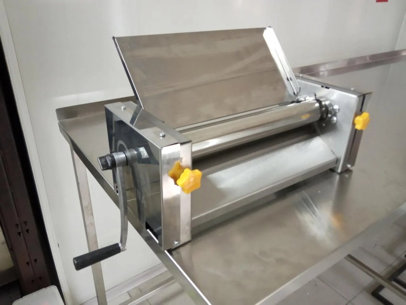 Тестораскаточная машина rondo star- 3000. Тестораскатка fimar si 320 380v. Тестораскаточная машина dough sheeter sz507 2017. Машина раскаточная для батонов fpi 600. Трм 750 тестораскаточная.