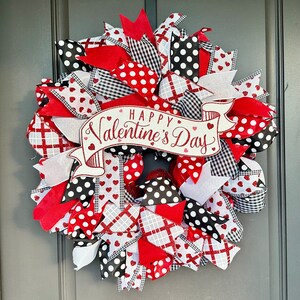 Valentine's Day Wreath, Valentine's Day Mesh Door Wreath, Valentine's Day Decoration, Valentine's Day Gift, Galentine's Day, Be Mine Sign