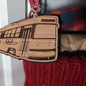 Toronto TTC Streetcar Ornement de Noël en bois fait à la main