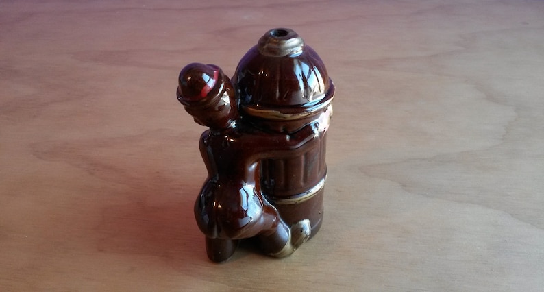 B11 Vintage Brown Ceramic Drunk Man Hugging a Fire Hydrant Ashtray