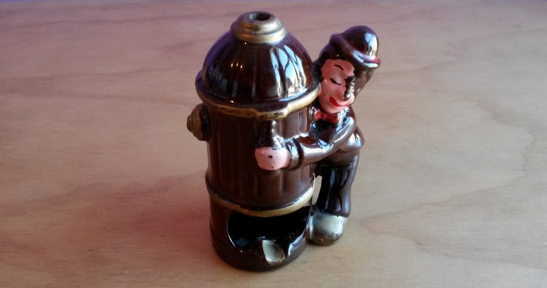 B11 Vintage Brown Ceramic Drunk Man Hugging a Fire Hydrant Ashtray