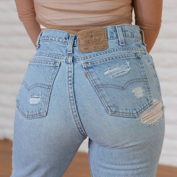 Plus Size (Size 10-22) Vintage Levis - CUSTOM DISTRESSING - Vintage LEVI'S Jeans High Waisted/Mid Waisted Jeans 501 550 512 505 (size 30-36)