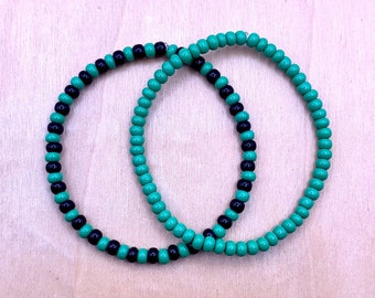 Pulsera o tobillera de cuentas verdes y negras: joyería elástica de la amistad
