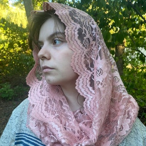 Mantilla/velo de capilla infinito de encaje rosa empolvado