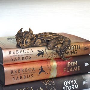 Sleepy Dragon Bookshelf Decor – 3D Printed Fantasy Figurine | Book Nook Companion