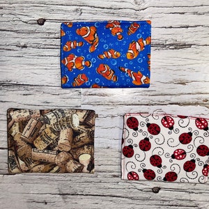 Petit portefeuille avec fentes pour cartes et bouton-pression