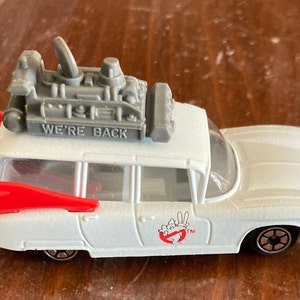 Hot Wheels ゴーストバスターズ Ecto-1 & Ecto-1A Ghostbusters Hot Wheels Vehicle, 2pk - Walmart.com
