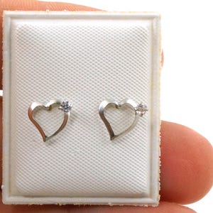 Sterling Silver Screw back Zirconia Hearts Baby Earrings Bild 3