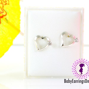 Sterling Silver Screw back Zirconia Hearts Baby Earrings Bild 1