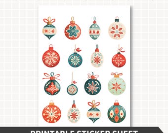 Puede incluir: Una hoja de pegatinas imprimible con varios diseños de bolas de Navidad. Las bolas son de color rojo, turquesa y crema, con patrones intrincados y detalles dorados. La hoja incluye el texto "CHRISTMAS BAUBLE STICKERS" y "PRINTABLE STICKER SHEET".