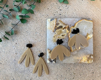 Pendientes de flores acrílicas inspirados en Matisse: una declaración de arte neutra