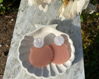 blush seashell earring with pearl