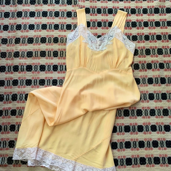 Vintage Antique 1930s / 1940s Yellow and Lace Bias Cut Night Gown / Slip Dress