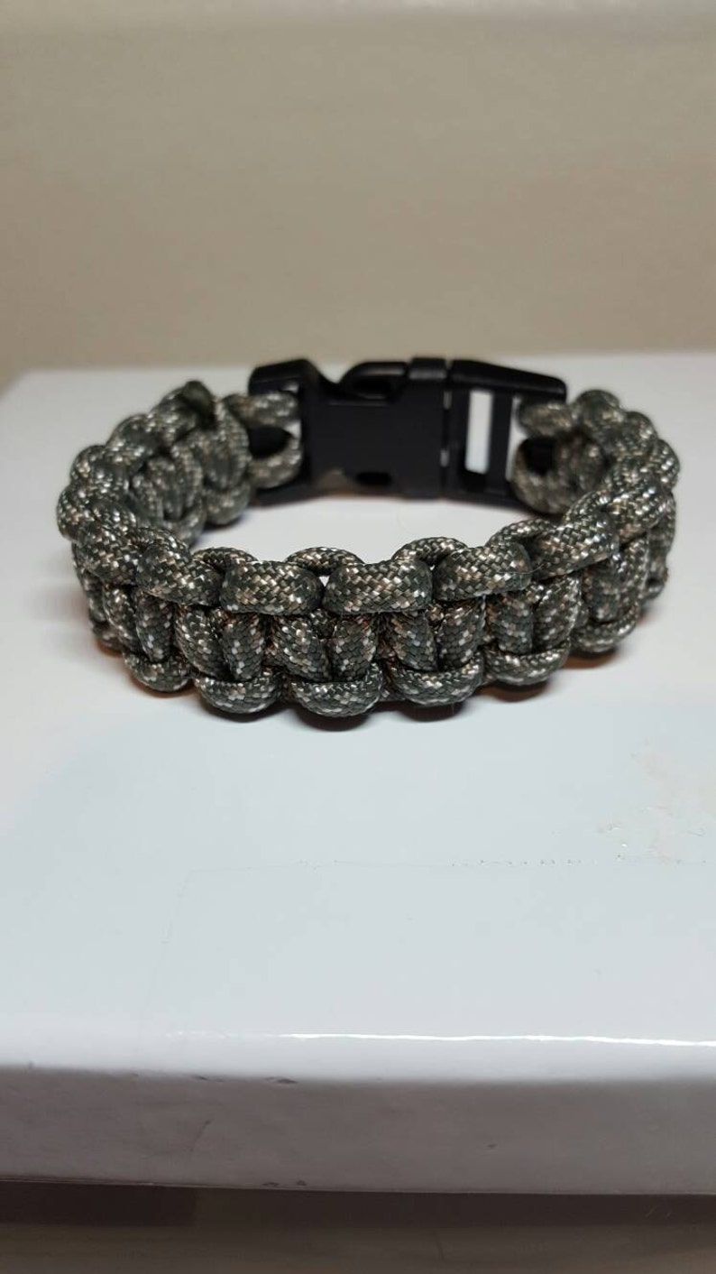 Paracord bracelet