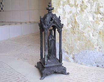 Antiker französischer Spelter-Metallschrein, Statue Unserer Lieben Frau von Lourdes, neogotischer Altar, viktorianische Ära, Jungfrau Maria-Statue, 1800, 7,5 Zoll