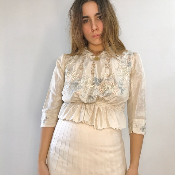 Stunning Handmade Victorian Floral Embroidered Sil