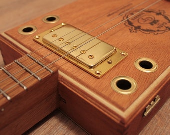 Guitare Cigarbox "Cedarwood Blues-Box El-Gordo" par - Bluesstring Guitars Germany -