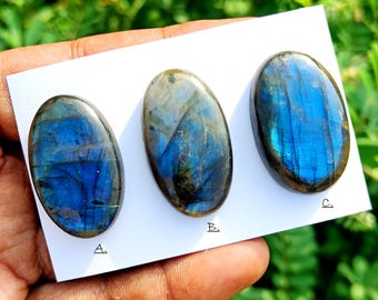 輝くラブラドライトカボション：天然ルース宝石（58.10カラット