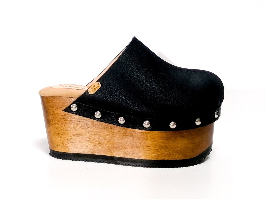 leather world designs clogs
