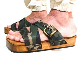 Camouflage Leather Men's Clog Sandals: Unique Style and Design!