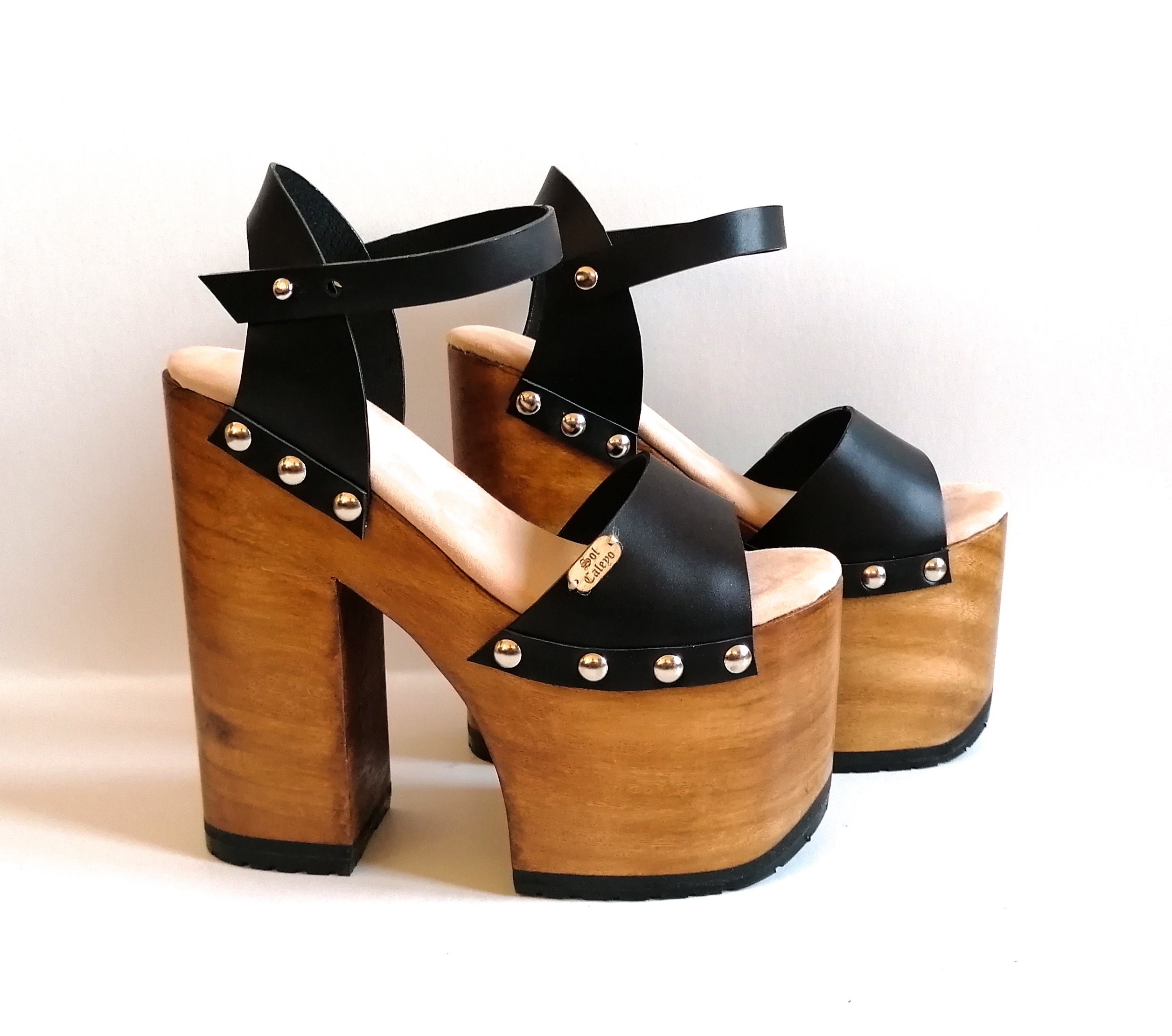 platform sandals 1970s