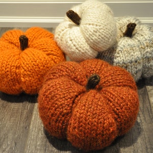 Knit Pumpkin// Home Decor// Fall Decor// Halloween// Pumpkin