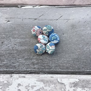 Liberty Print Fabric Buttons / Liberty Buttons / Betsy Blue Buttons