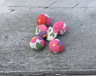 Liberty Print Fabric Buttons / Liberty Buttons / Betsy Pink Buttons