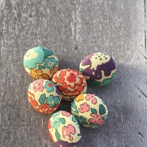Liberty Print Fabric Buttons / Liberty Handmade Buttons / Liberty Buttons